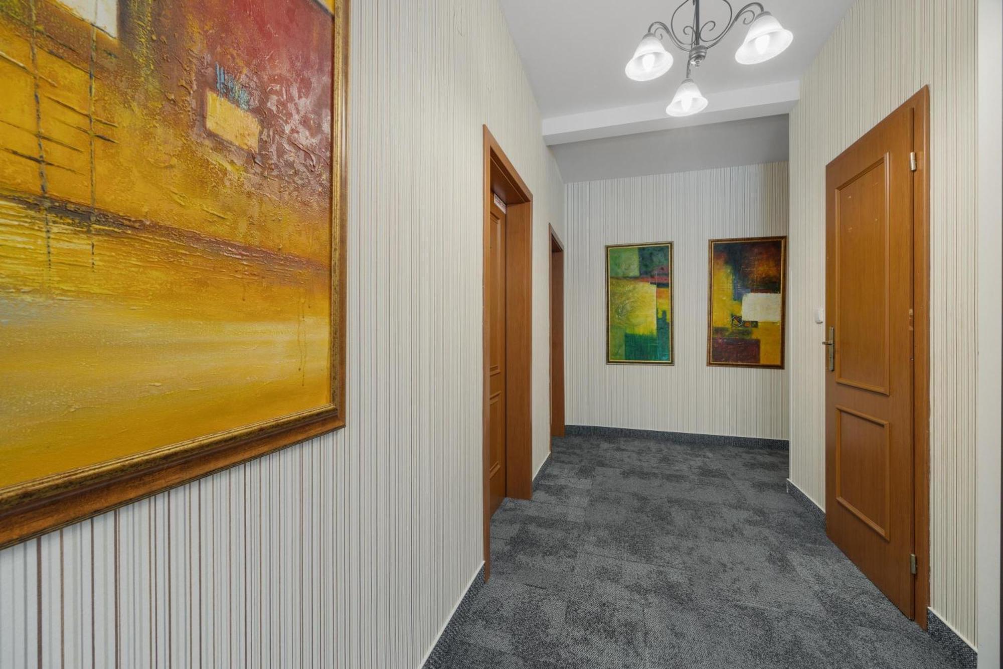 Hotel Reverie - Dependance, Check-In At Metropolitan Star Bratislava Exterior photo