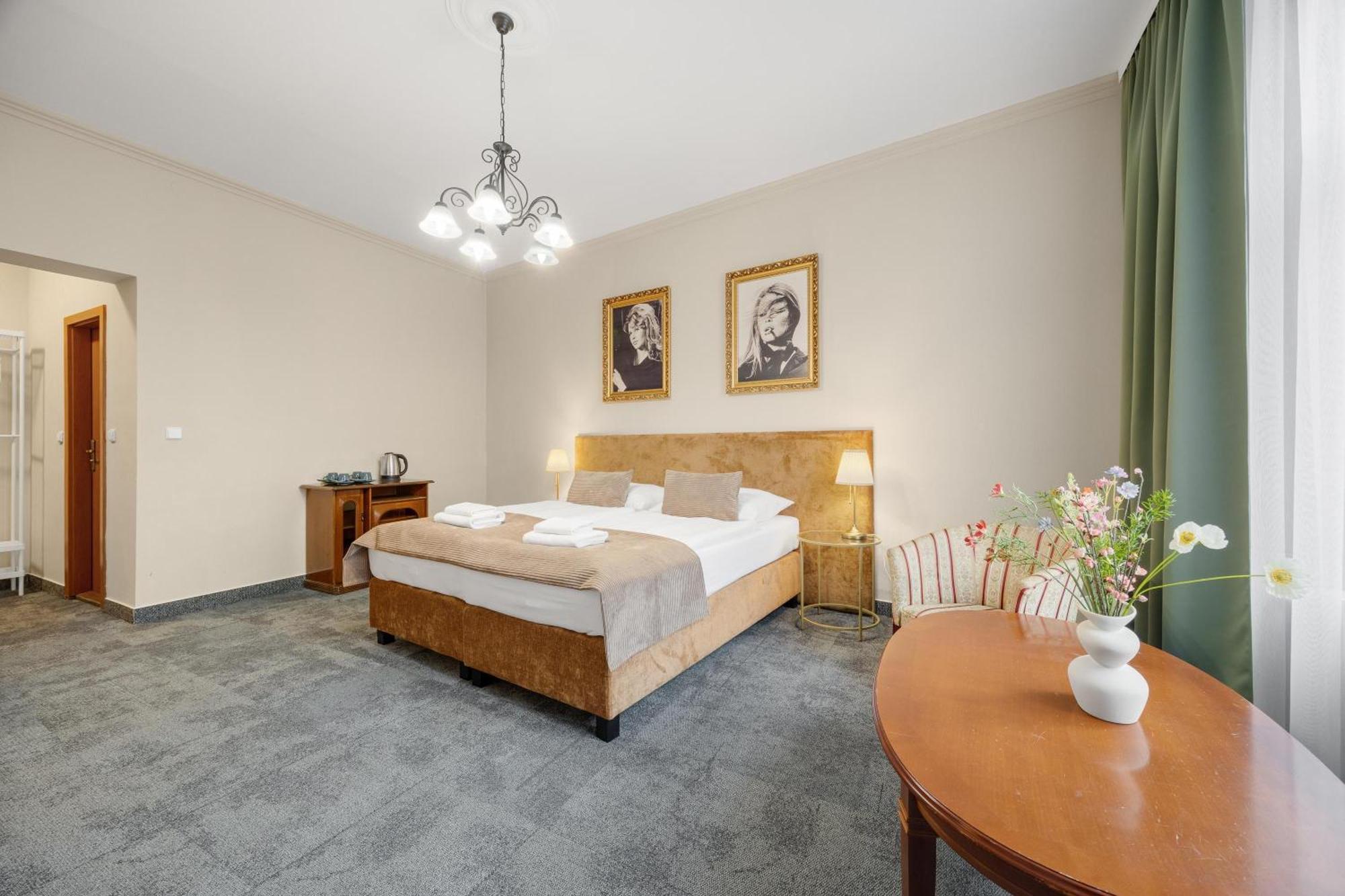 Hotel Reverie - Dependance, Check-In At Metropolitan Star Bratislava Exterior photo