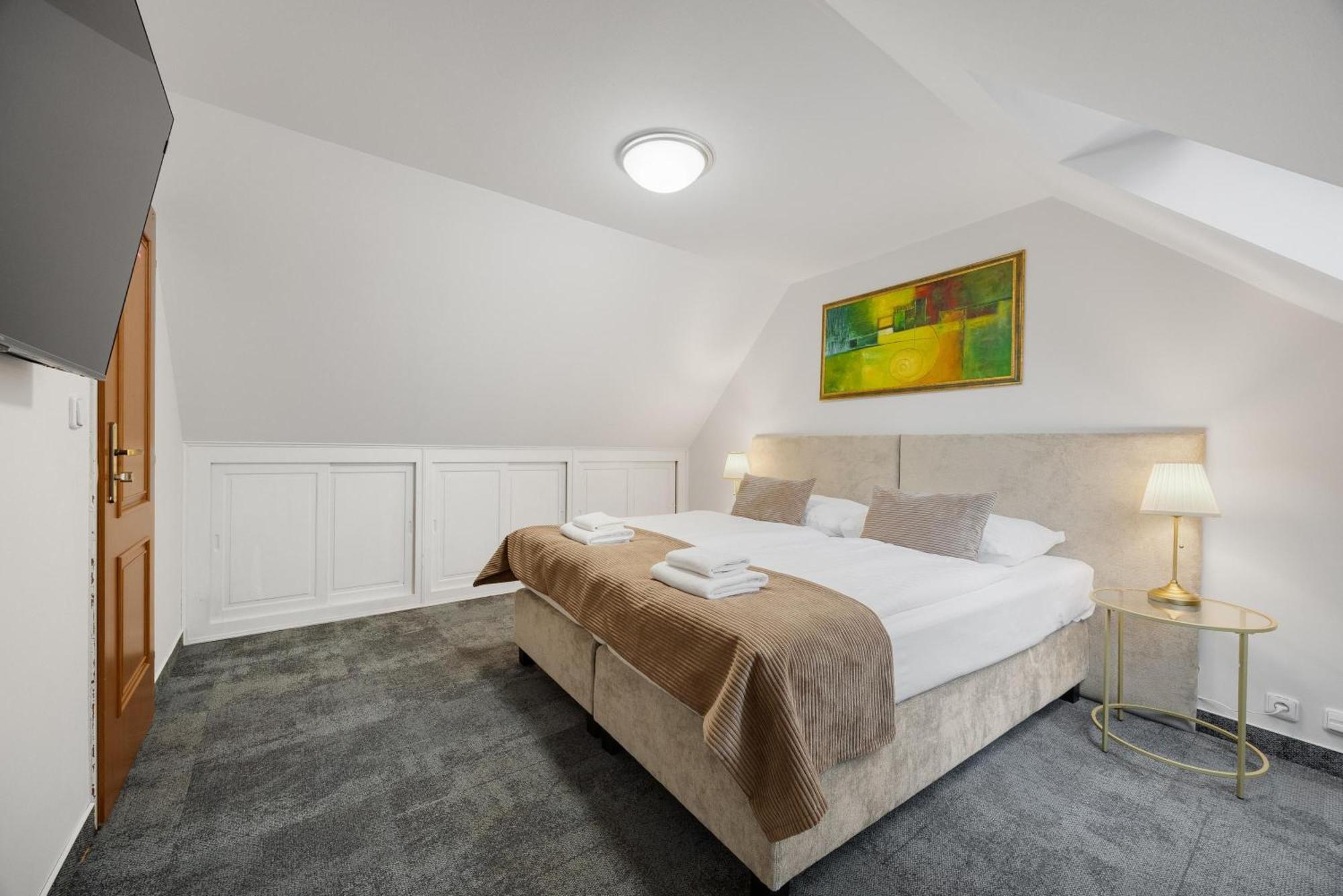 Hotel Reverie - Dependance, Check-In At Metropolitan Star Bratislava Exterior photo