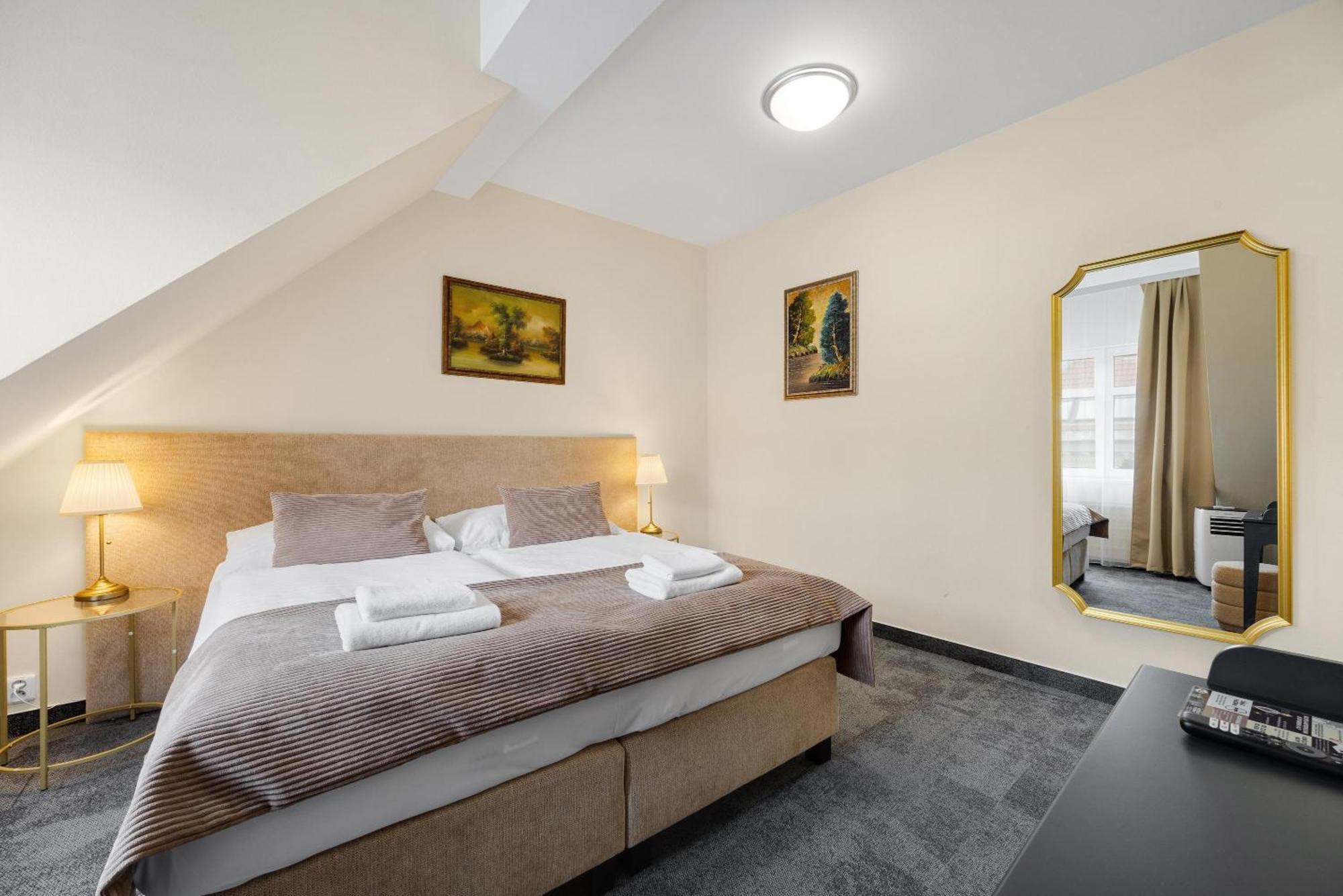 Hotel Reverie - Dependance, Check-In At Metropolitan Star Bratislava Exterior photo