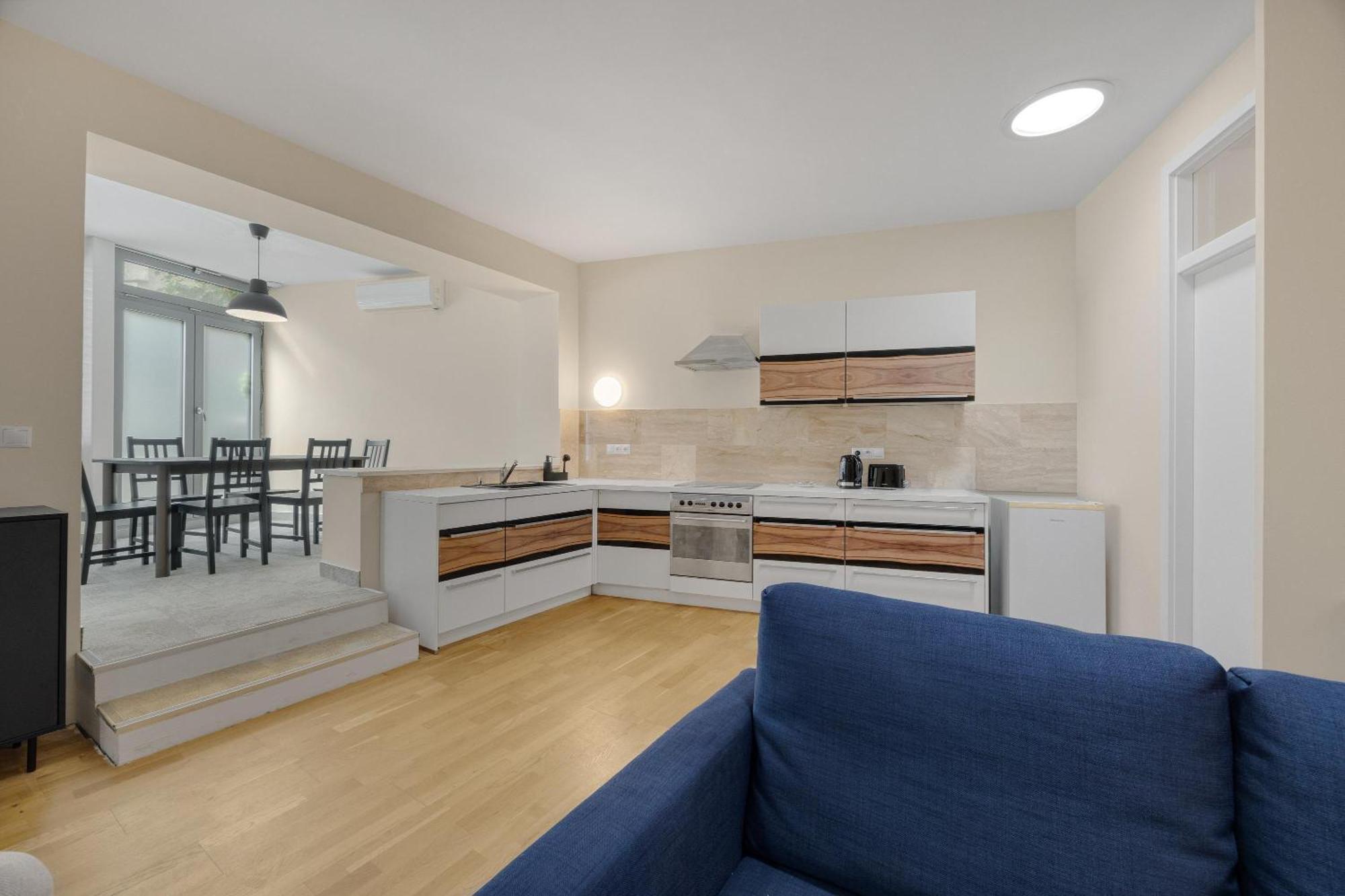 Hotel Reverie - Dependance, Check-In At Metropolitan Star Bratislava Exterior photo